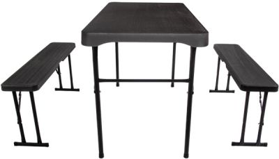 完成Grassmoor Table and Bench Set任务